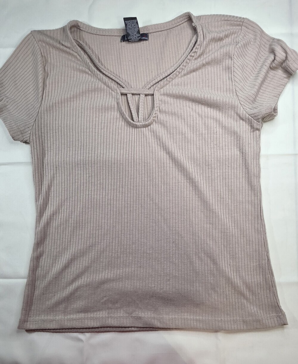 Loved By Chelsey Ribbed Short Sleeve Cutout V-Neck Top Taupe XL RN 48829 Sku 318